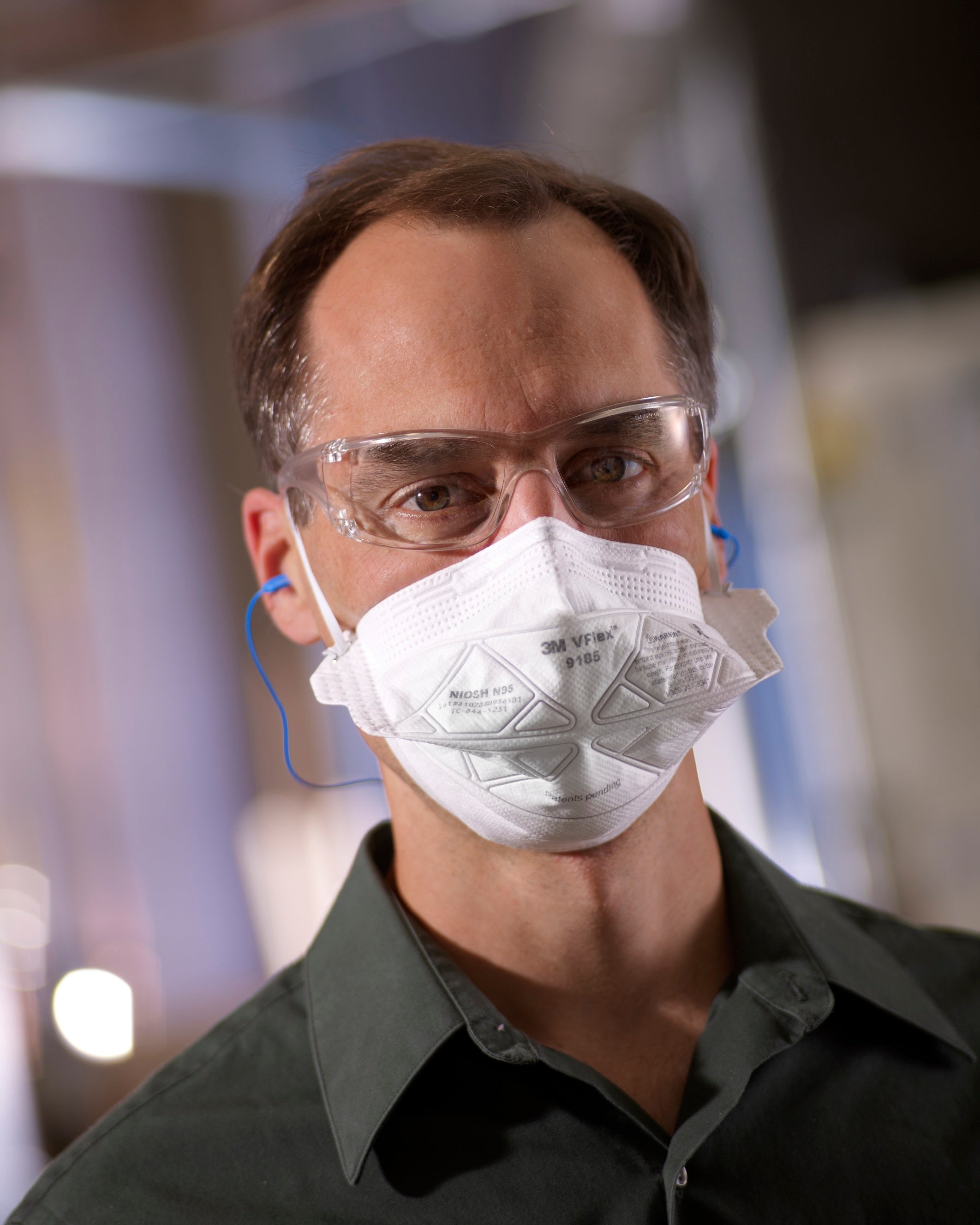 3M Canada man wearing VFlex N95 respirator mask 9105 at work site with safety glasses